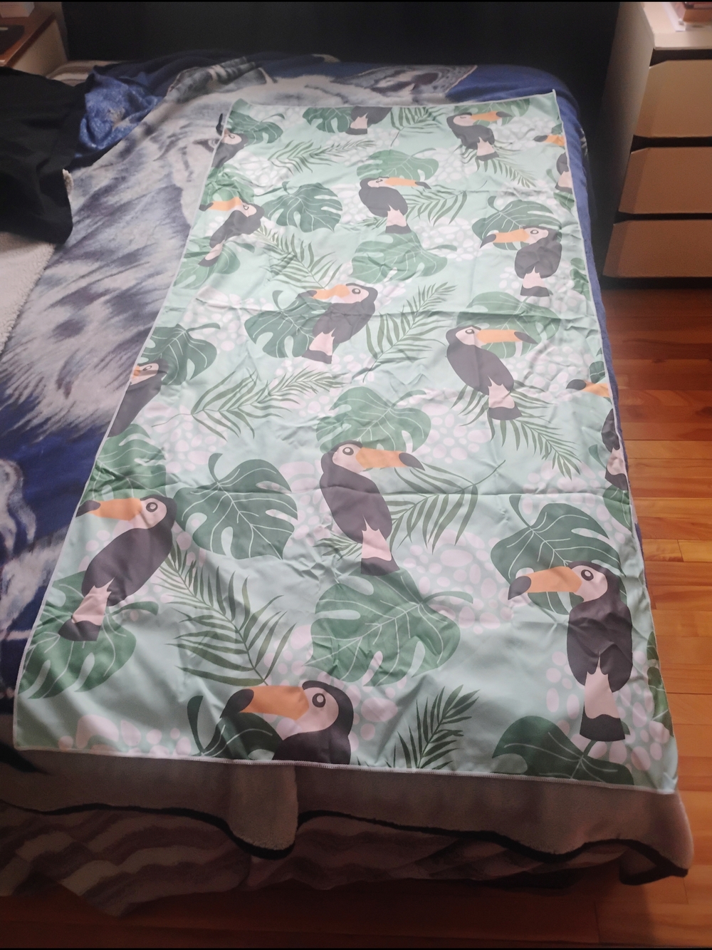 Toucan Print Lightweight Bedding Throw - Green